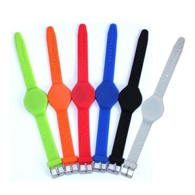 Pulsera de silicona ajustable EM 125Khz . Color surtido